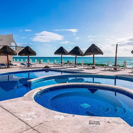 Villas Marlin Ocean Front Cancun Exterior photo