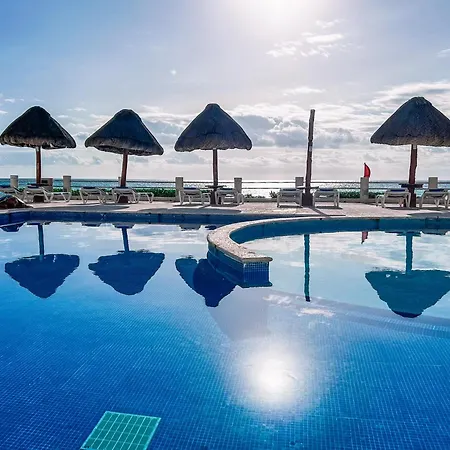 Villas Marlin Ocean Front Cancun Exterior photo